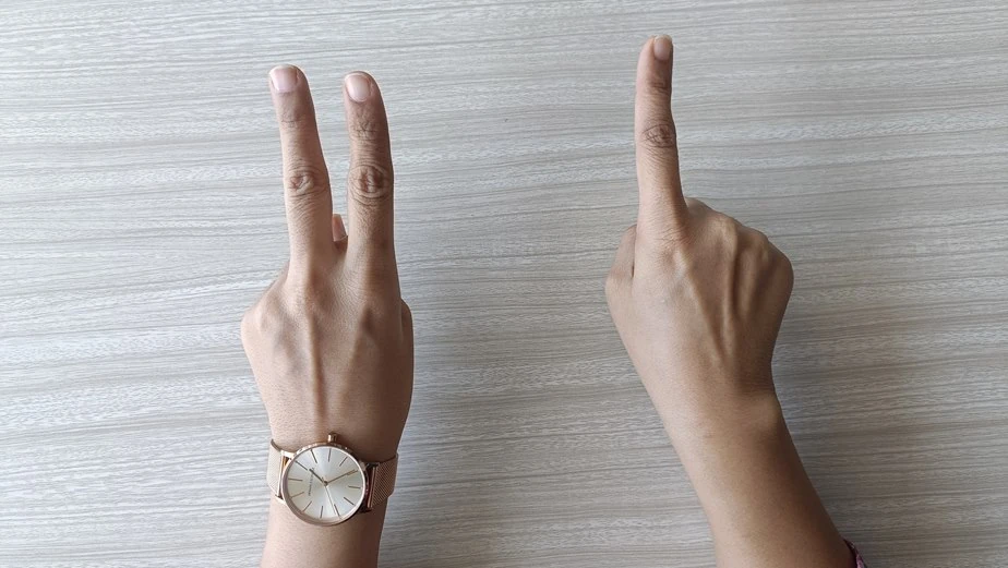 Step 2: two fingers open on the left hand and one on the right