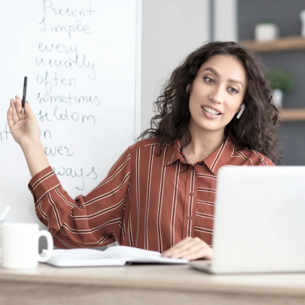 Teacher teaching English Live online on a Whiteboard